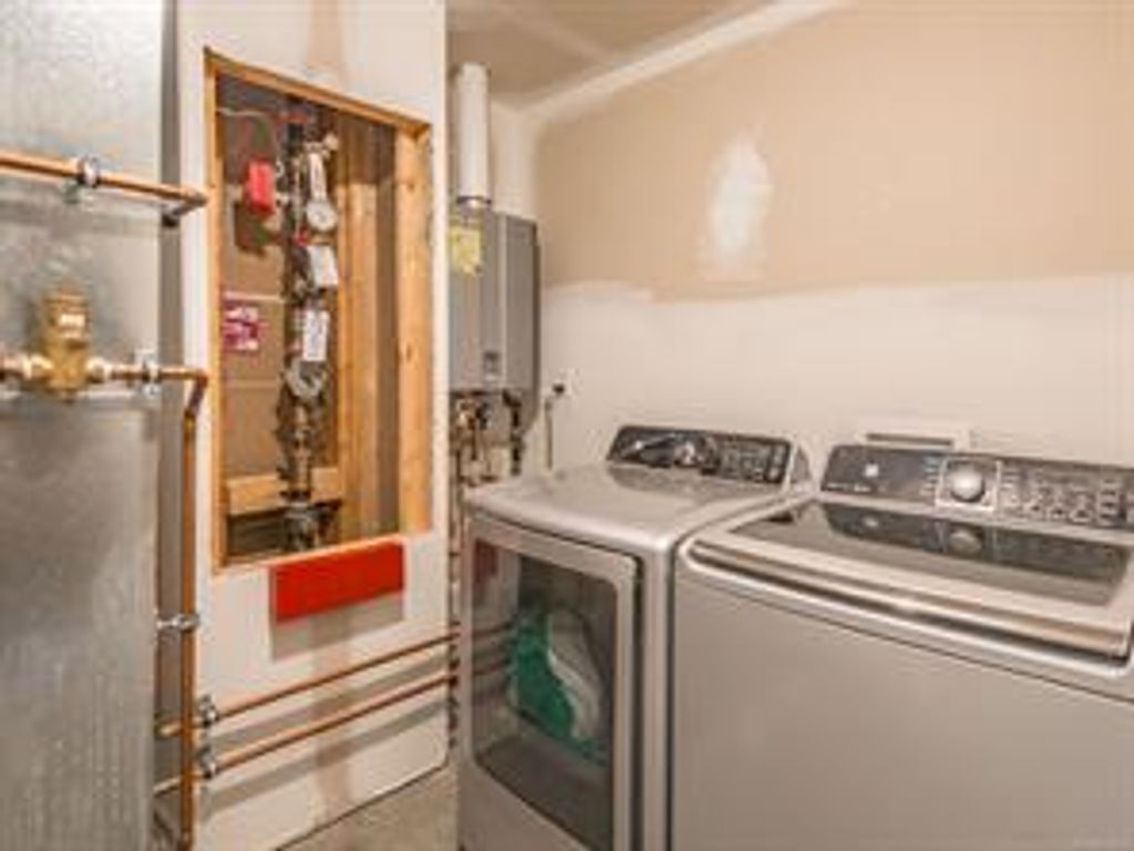 listing image 16042879254831