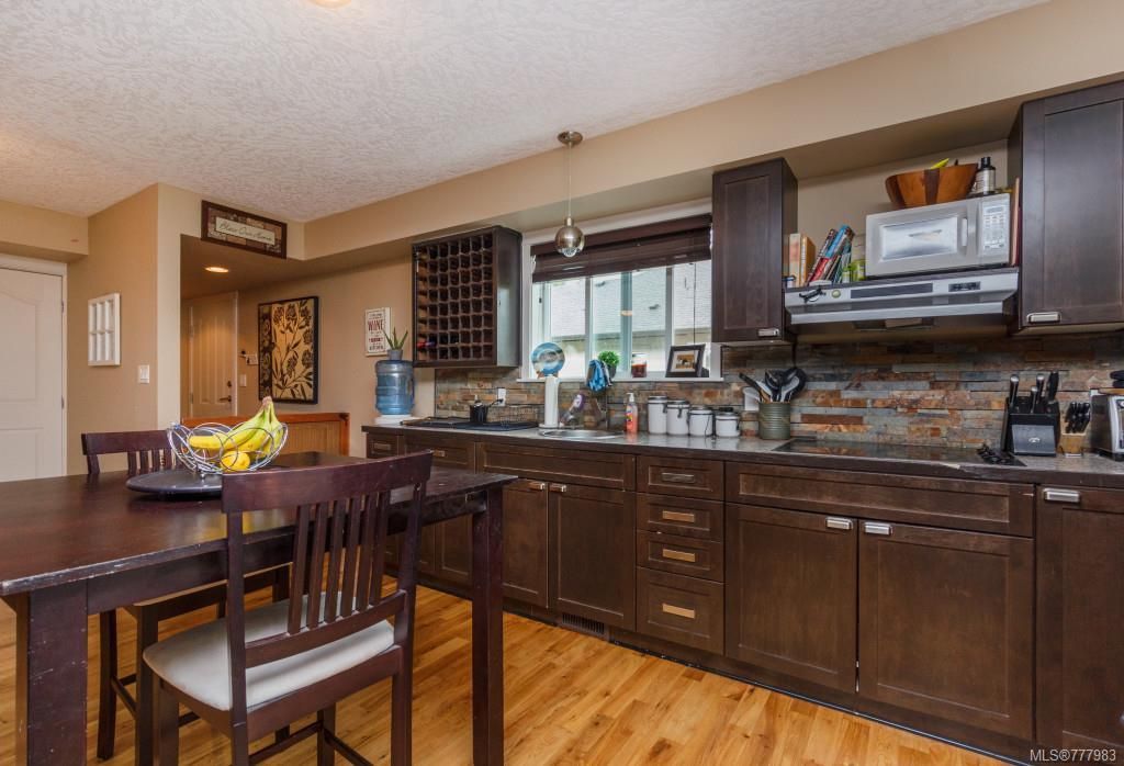 listing image 16046617184638340931