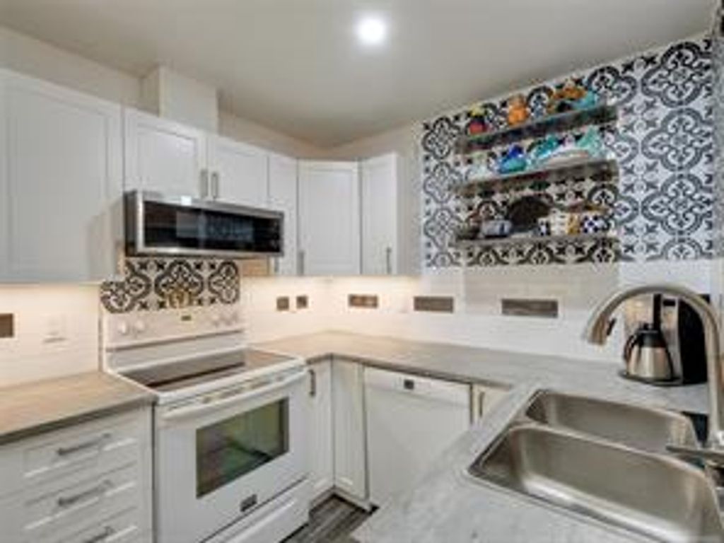 listing image 16044250001565064516