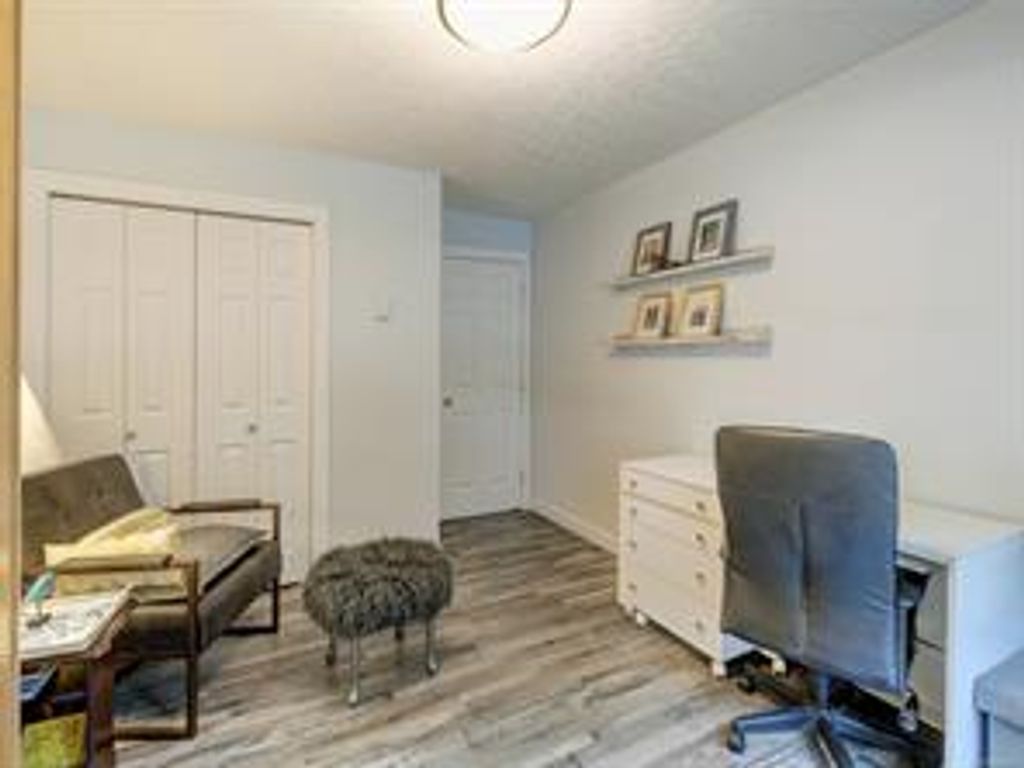 listing image 16044188840577894618