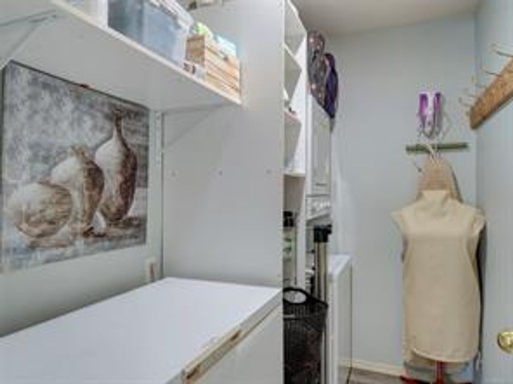 listing image 16047800143234272046