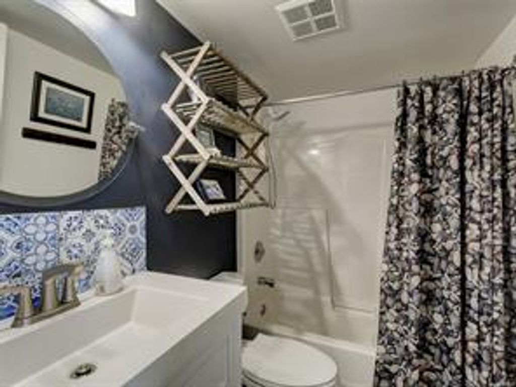 listing image 16041245621751659823