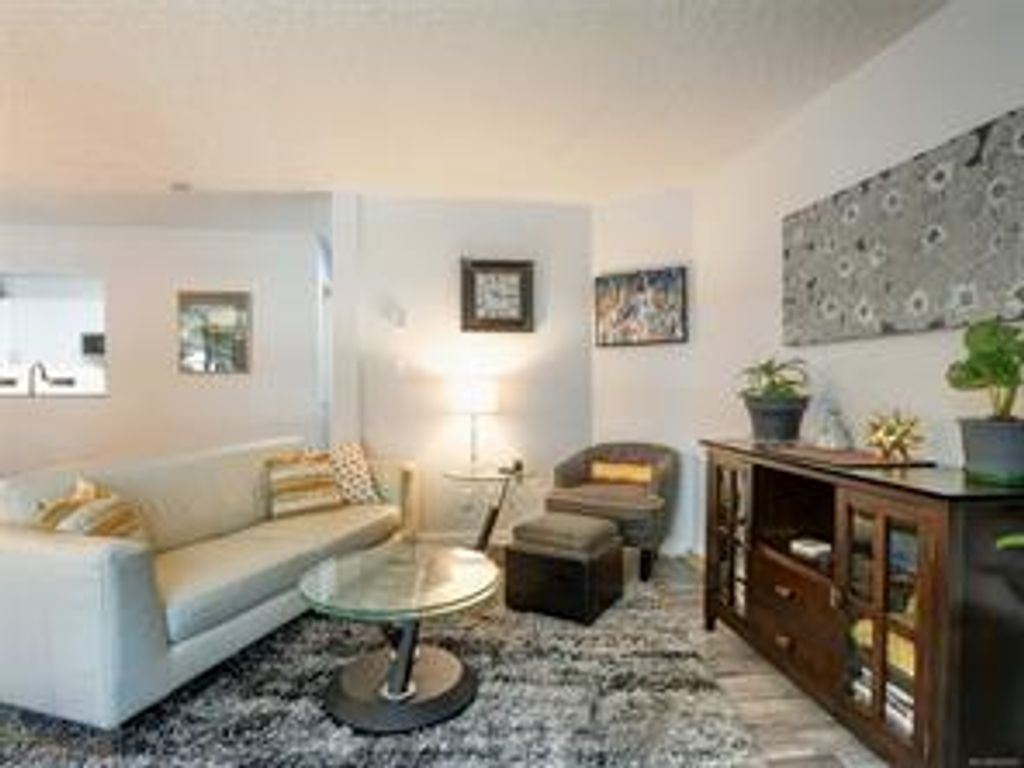 listing image 16047979735202873716