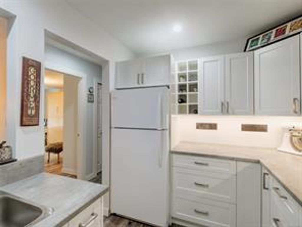 listing image 16049268125511149114