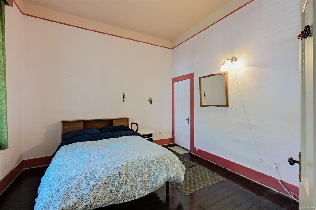 listing image 16049622957689932395