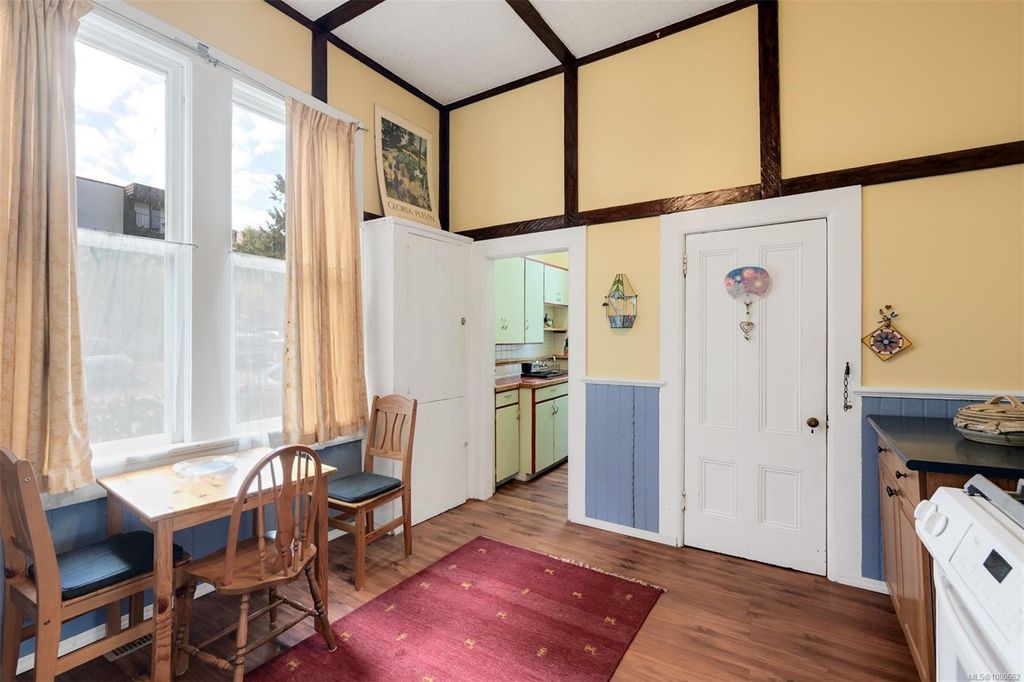 listing image 16043353522447748344