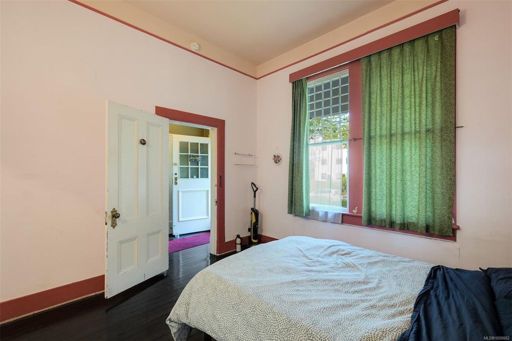listing image 16044647838177493511