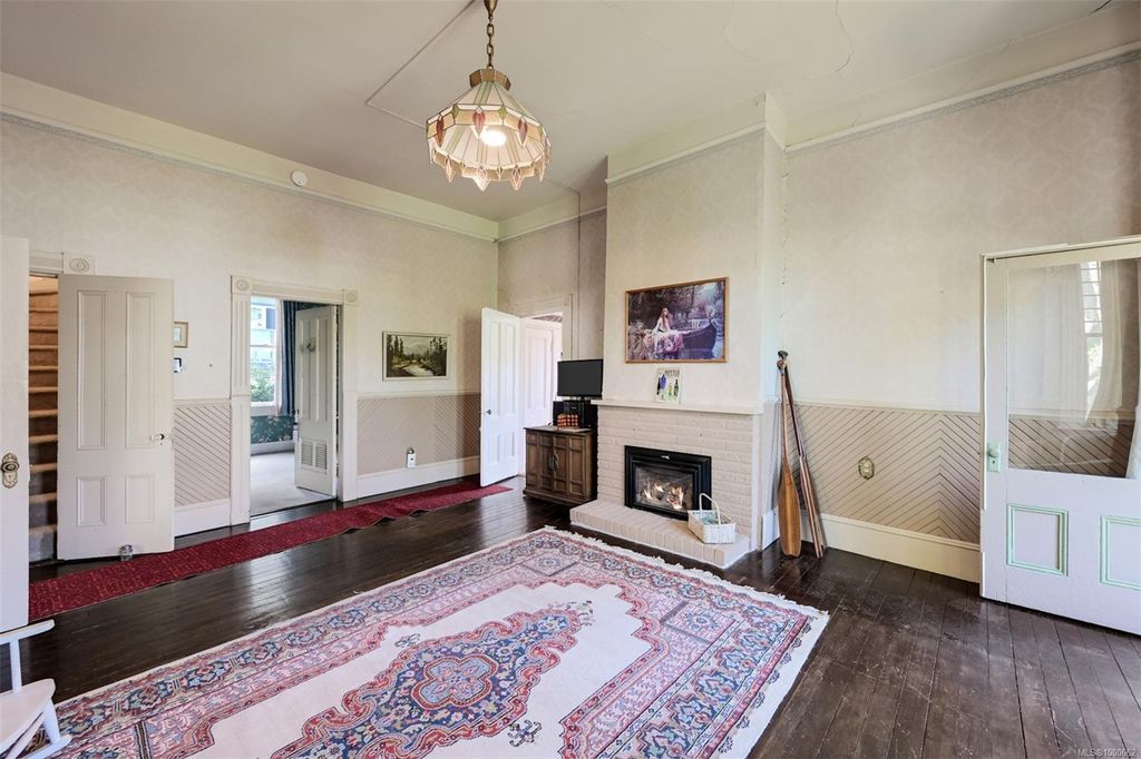 listing image 16048019806429854862