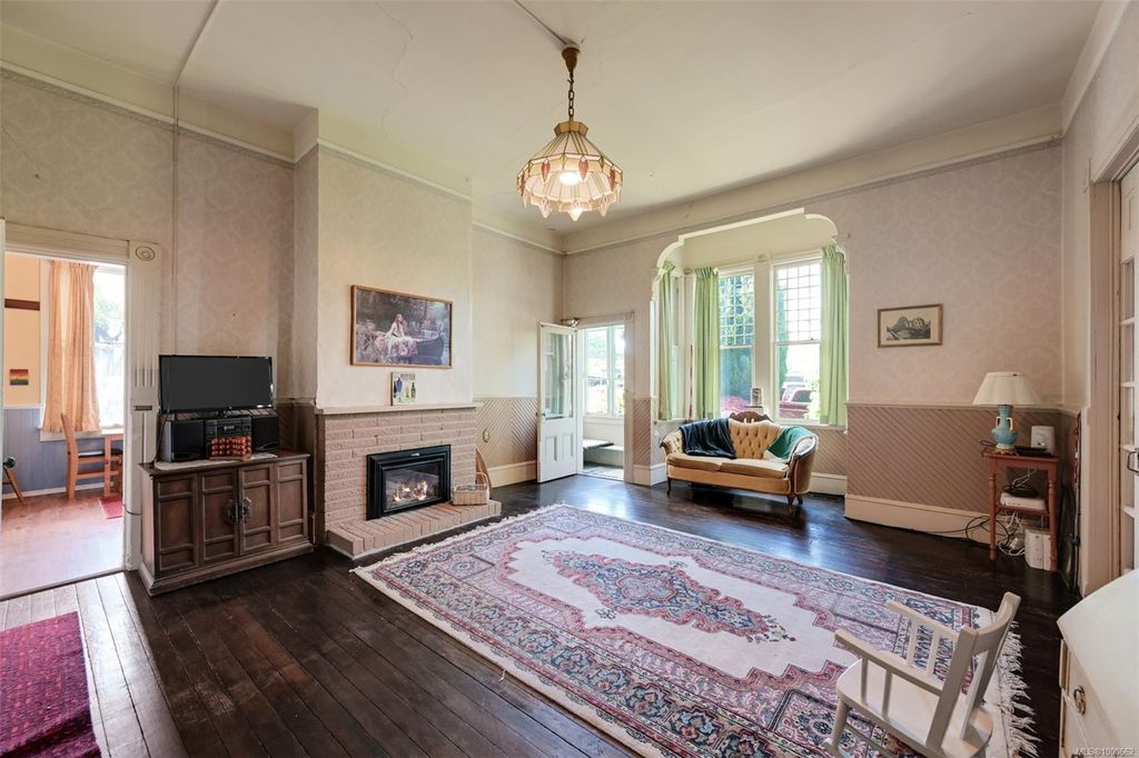 listing image 16041254495769317381