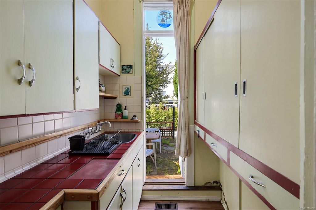 listing image 16048688265289882355
