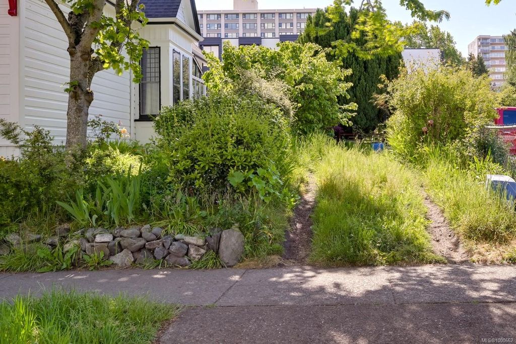 listing image 16046940984302981181
