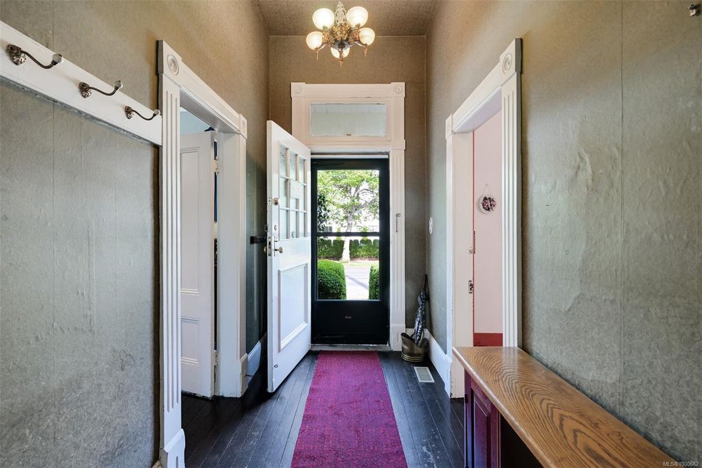 listing image 16040639416139498804