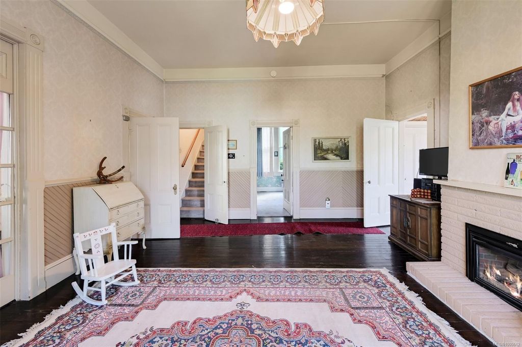 listing image 16043260396597238890