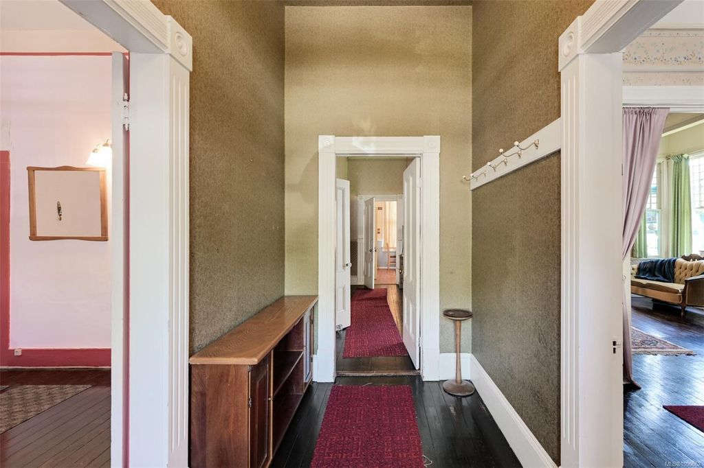 listing image 16042318780644527401