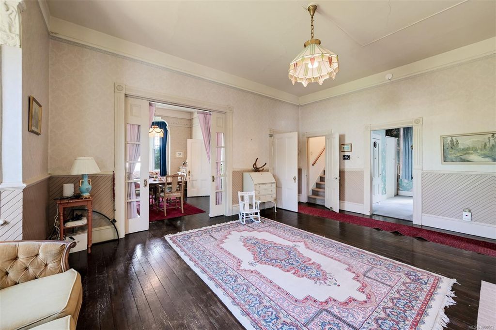 listing image 16049158299974679780