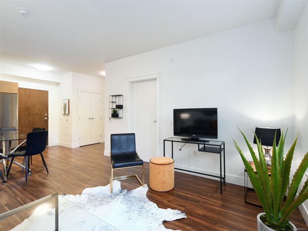 listing image 16048586143850727215