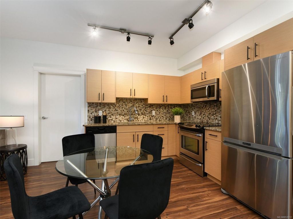 listing image 16045942628073280523