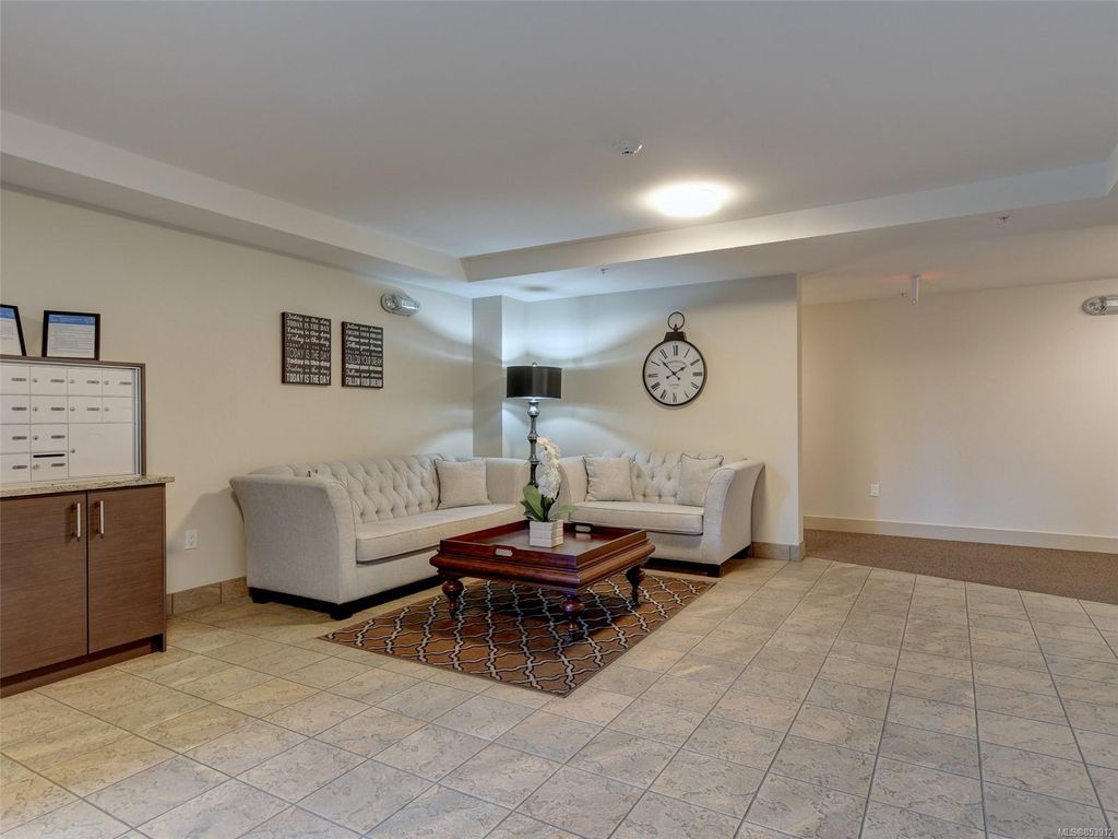 listing image 16047813385558455819