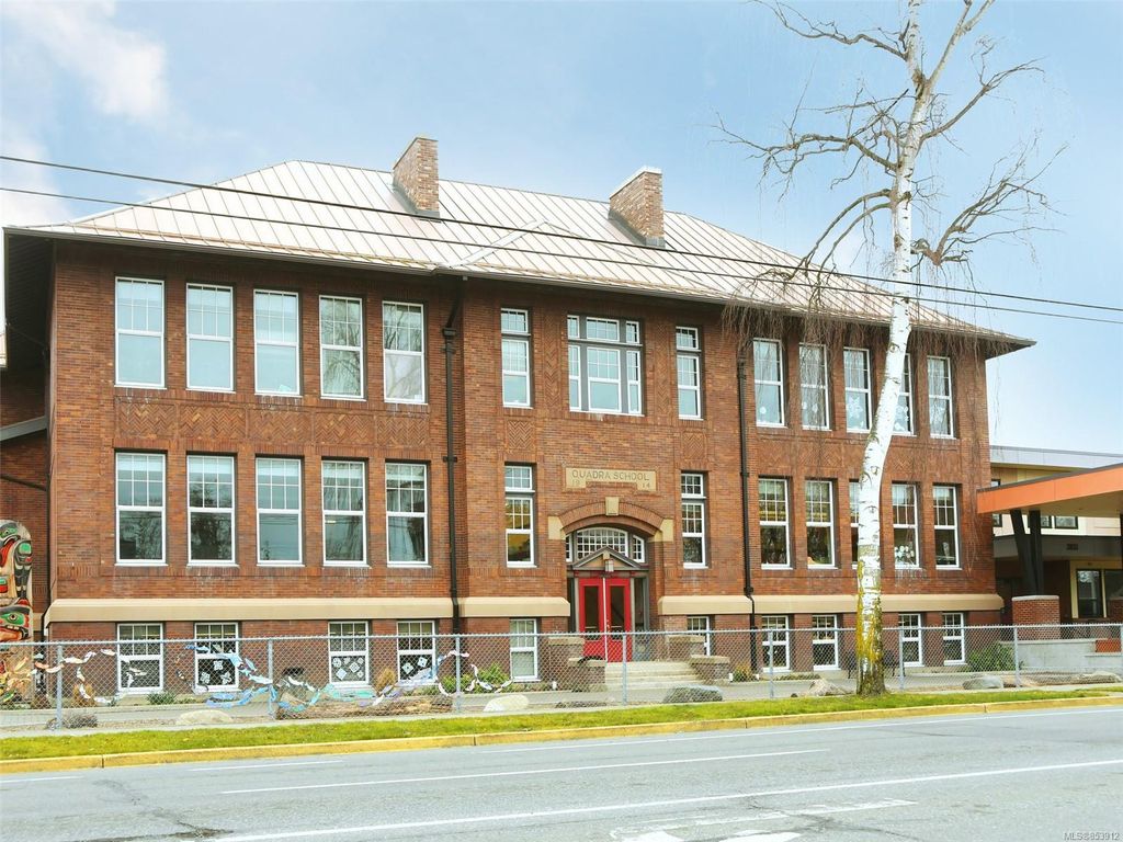 listing image 16048815641229336937