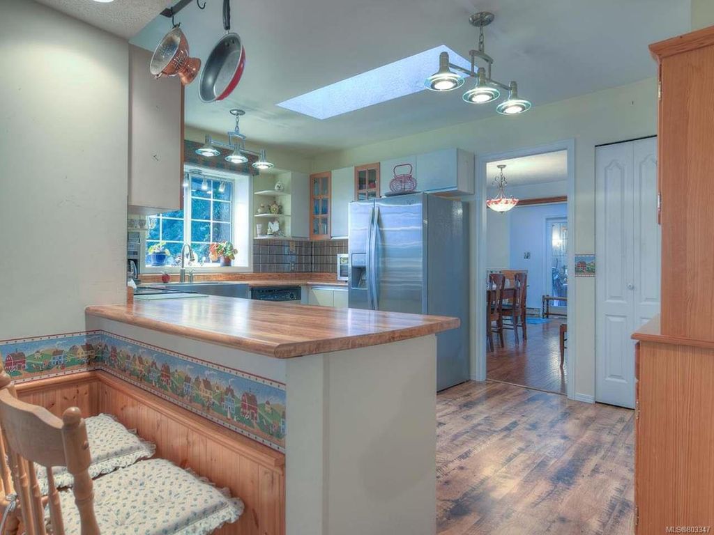 listing image 16046978885234193623