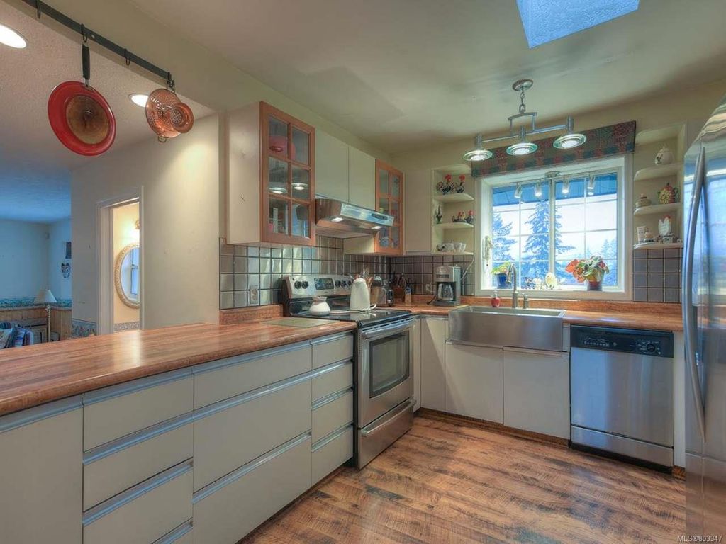 listing image 16047269209120041682