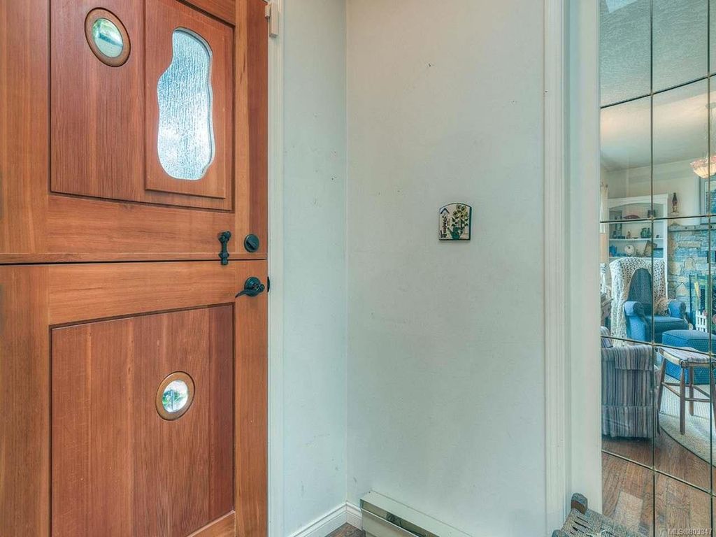 listing image 16044137571754174756