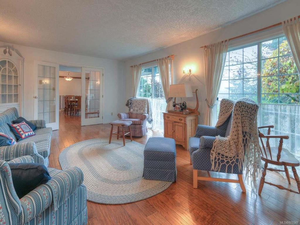 listing image 16044679544674502398