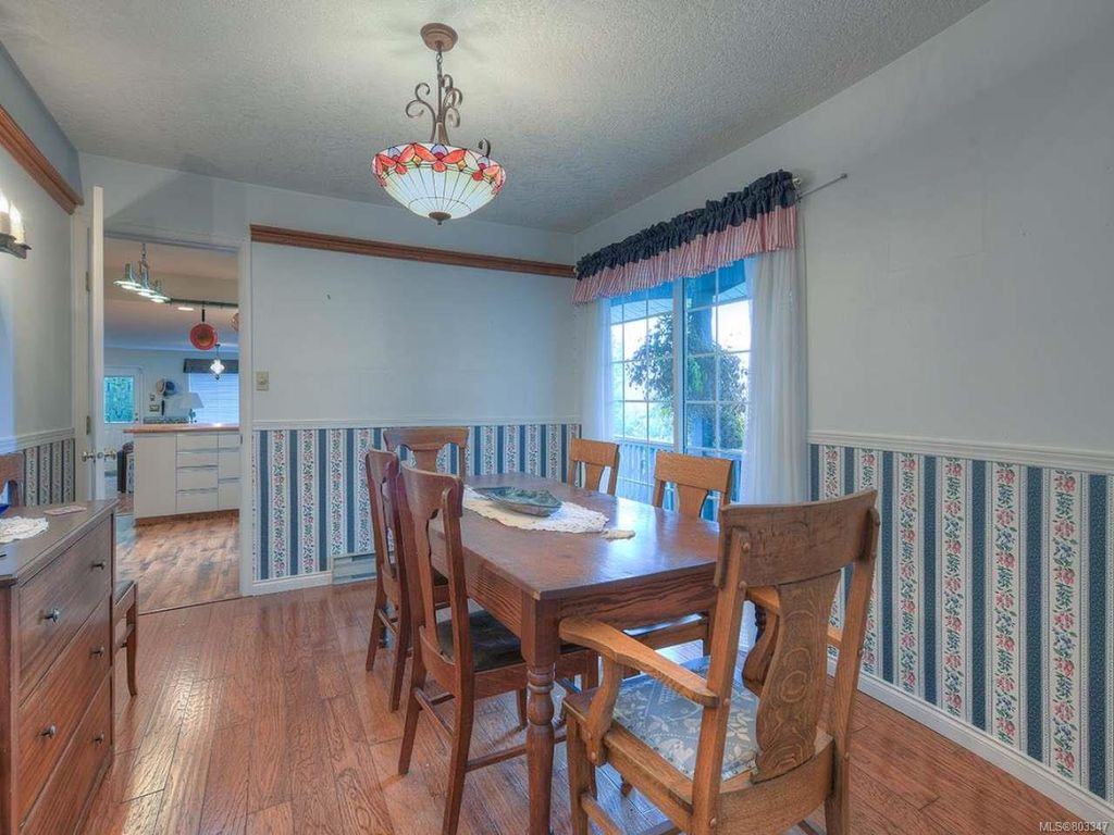 listing image 16048209822797162111