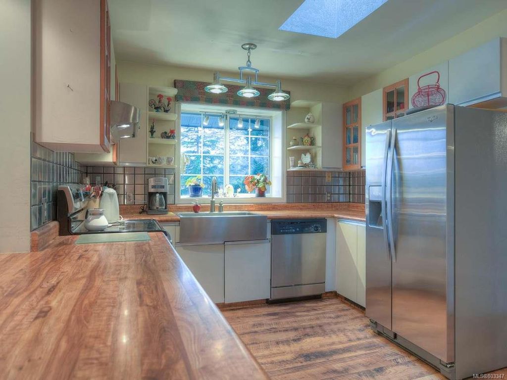 listing image 16047145283948938715