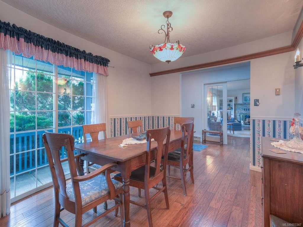 listing image 16046009412407203064