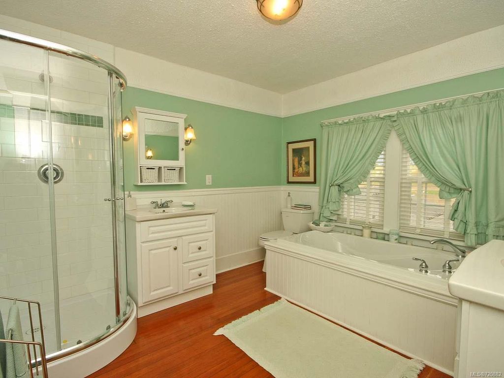 listing image 16043136342192779395