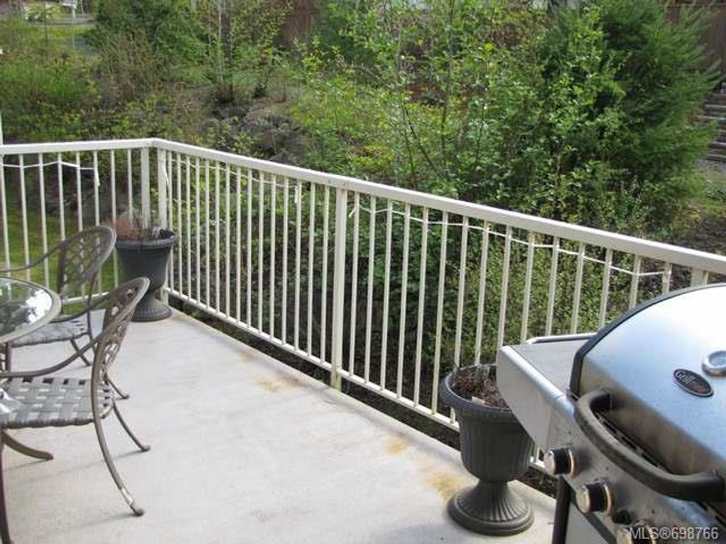 listing image 16047031537674183418