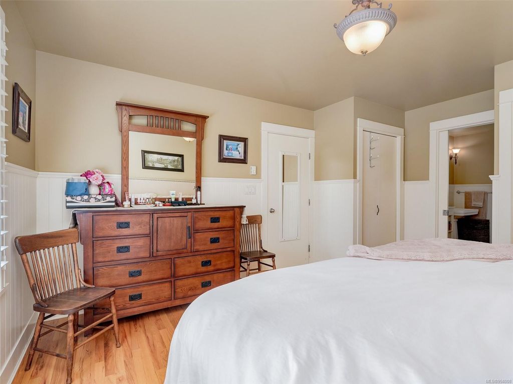 listing image 16048328765230888476