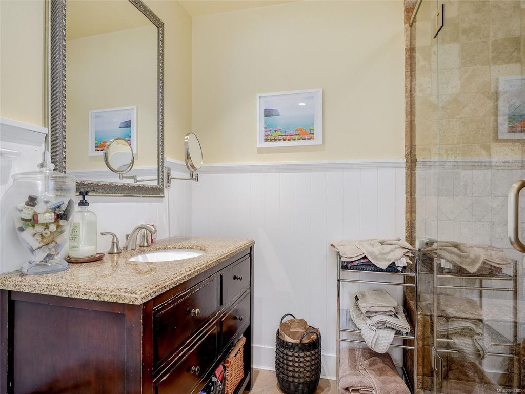 listing image 16047122775219926848