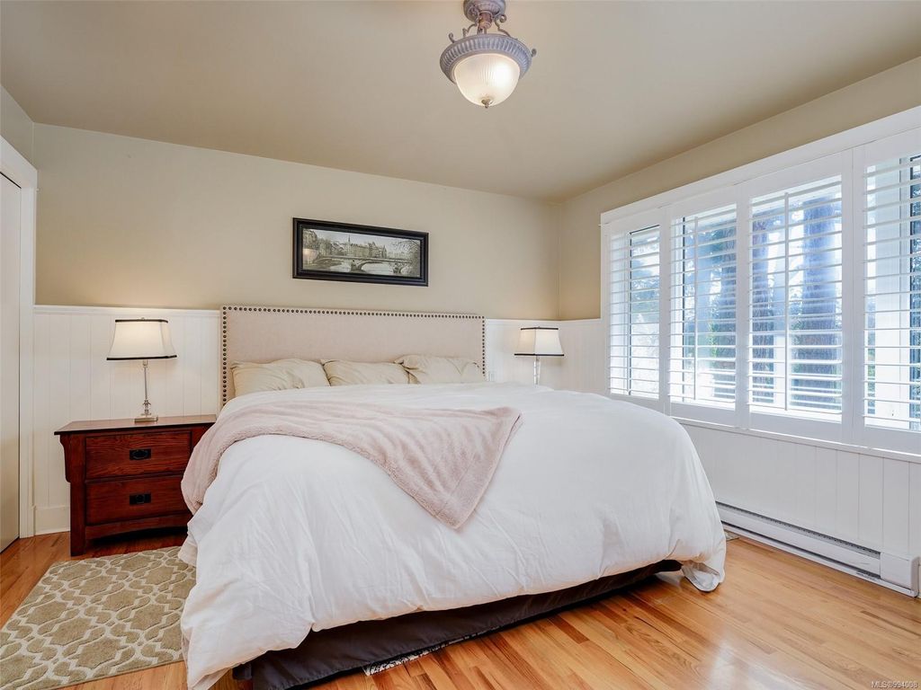 listing image 16044241755389855743