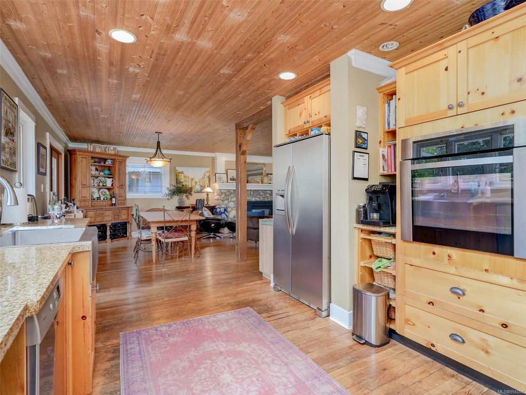 listing image 16040411817523867980