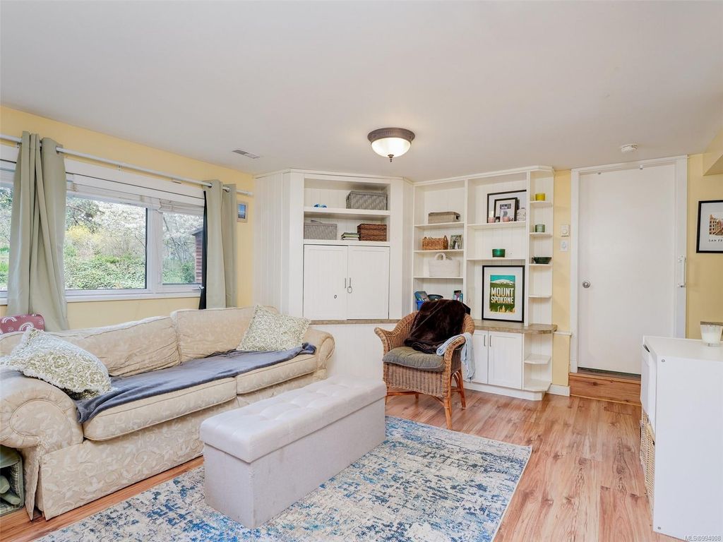 listing image 16041679714759651719