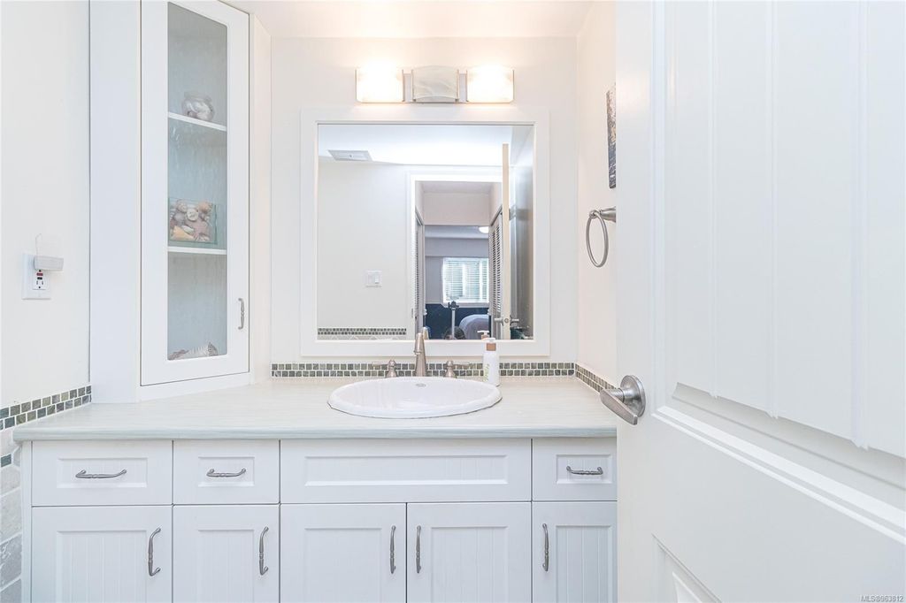 listing image 16041559866572817194