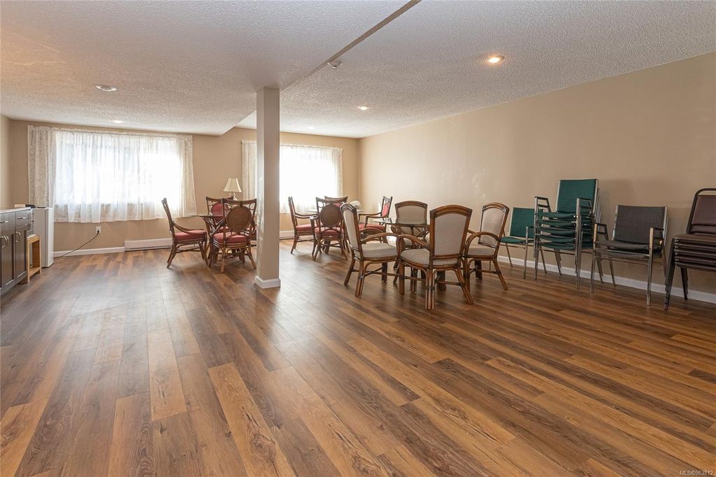 listing image 16048425568109362525