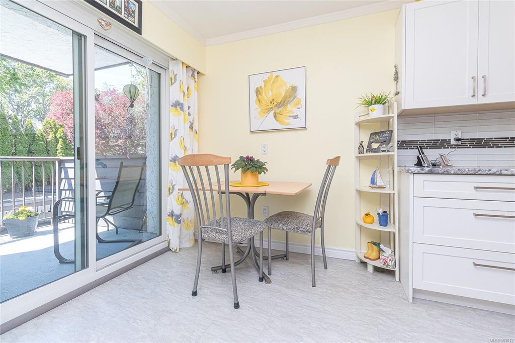 listing image 16046627153948582002