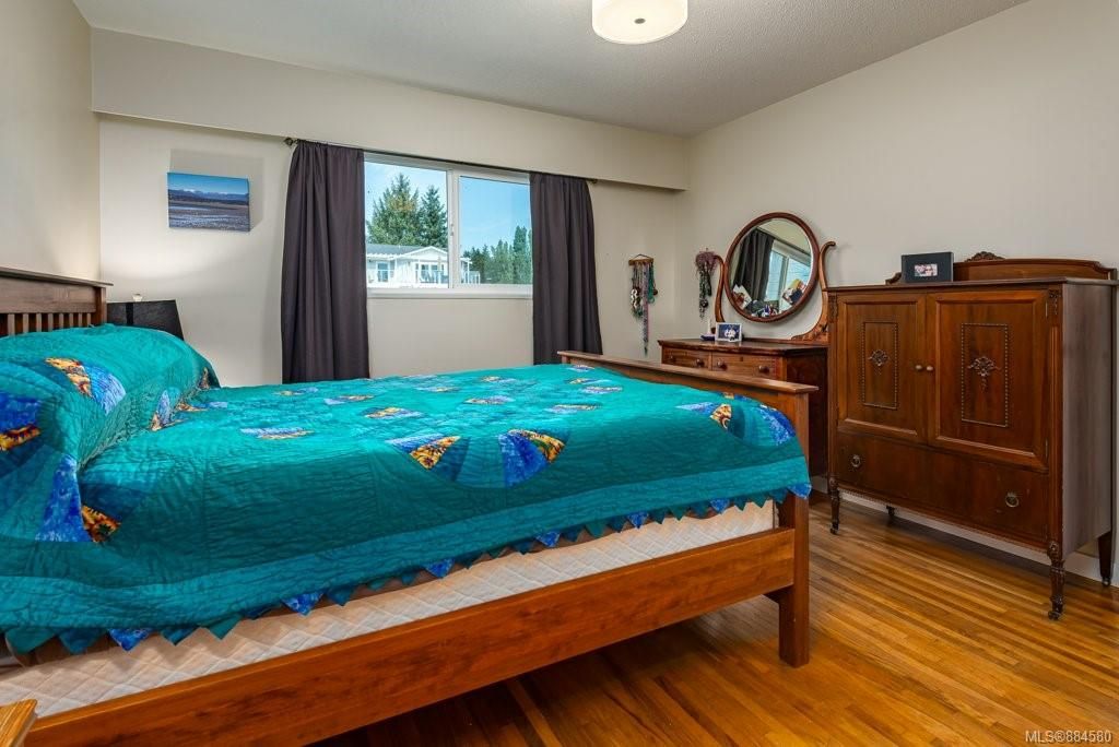 listing image 16044301221142892237