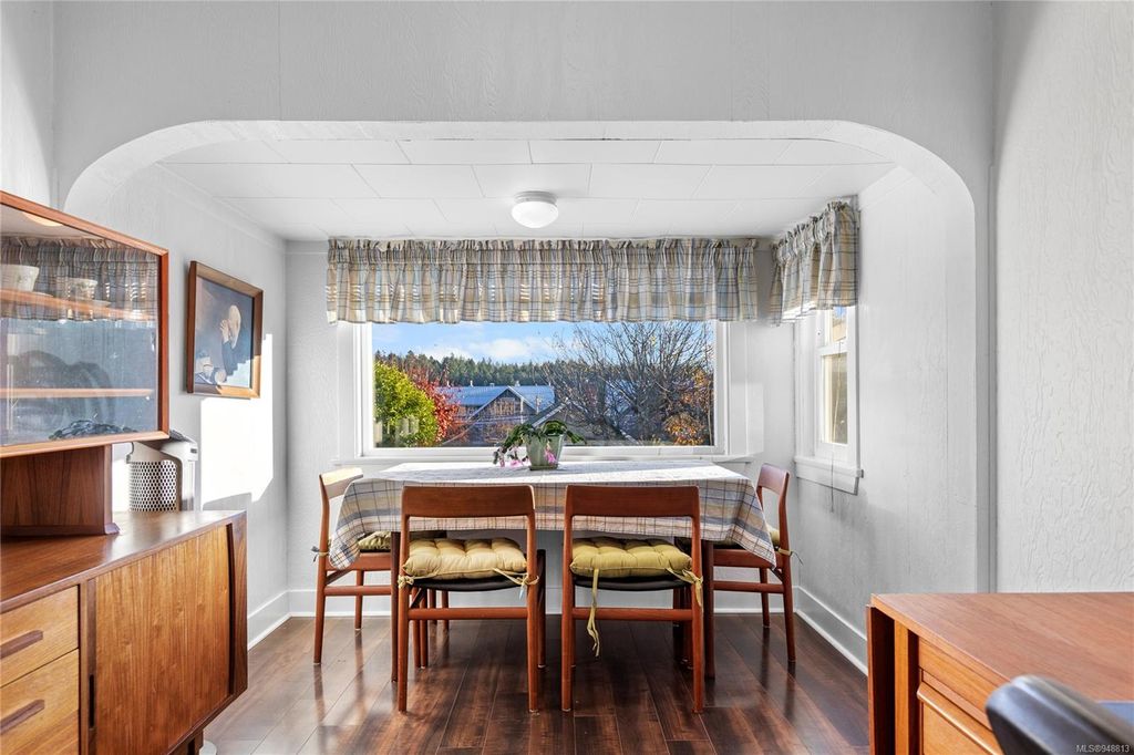 listing image 16049693717127985456