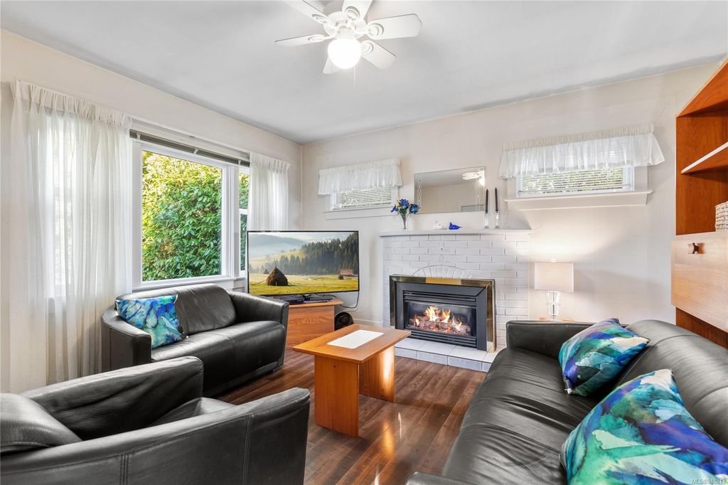 listing image 16047136335938044597