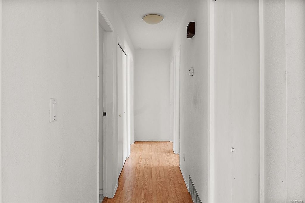 listing image 16047379761987181977