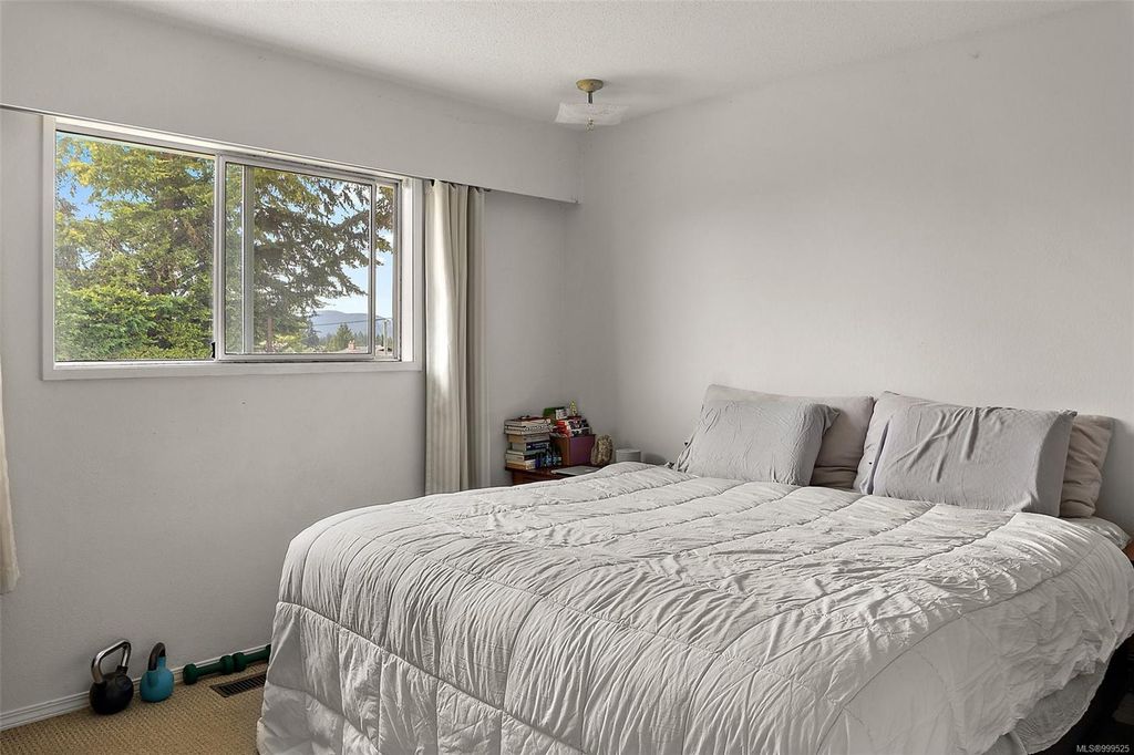 listing image 16048133253859644671