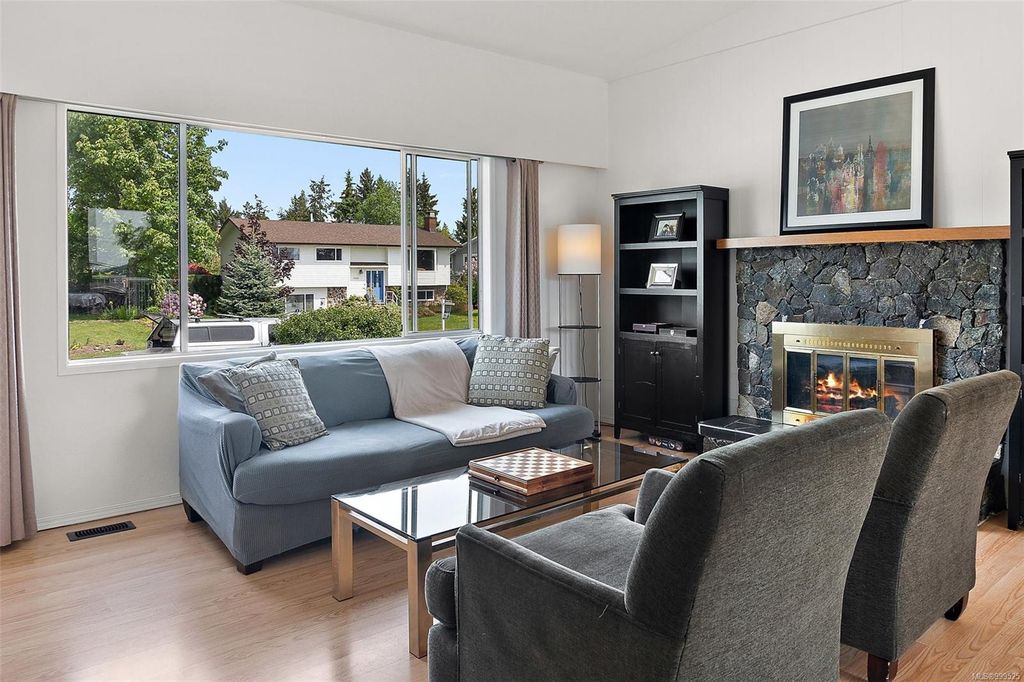 listing image 16042518453947340565
