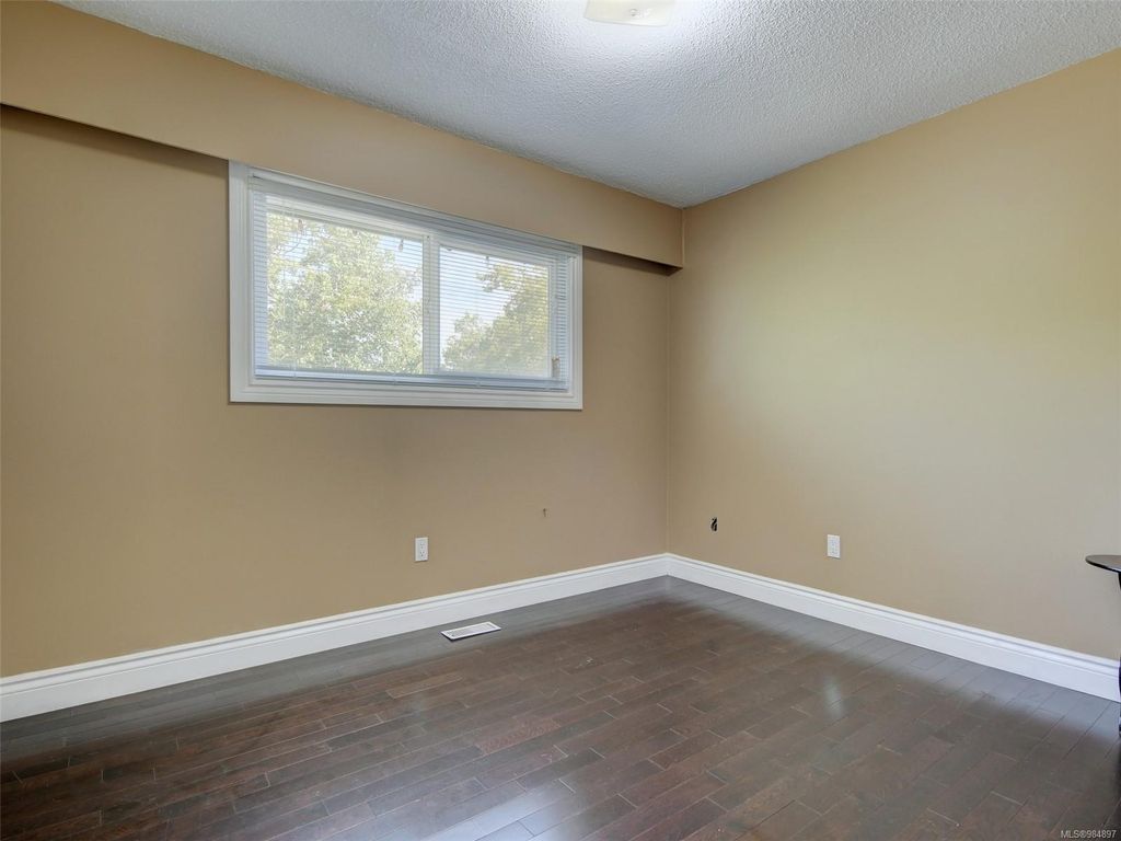 listing image 16040628943913344246