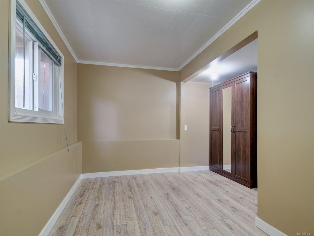 listing image 16042205191091649224