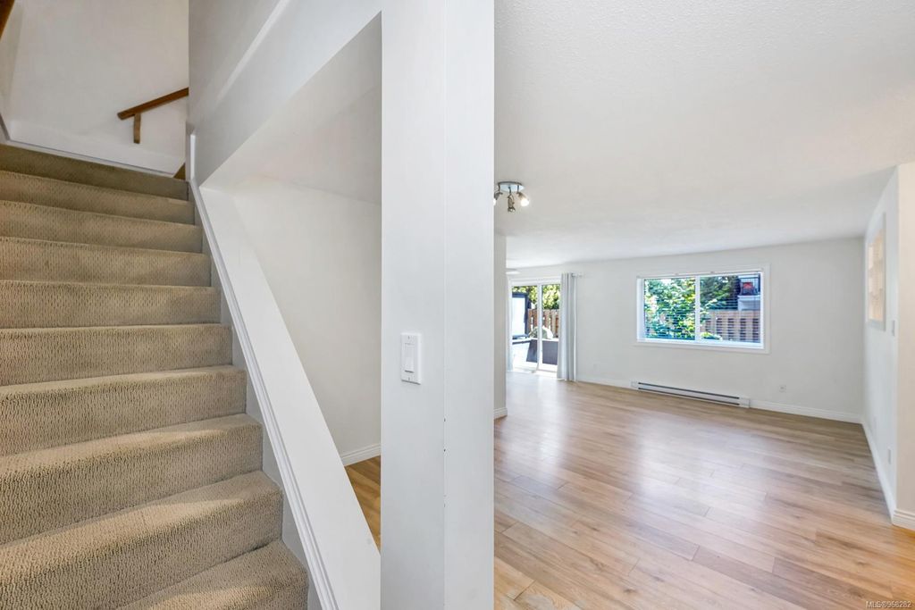 listing image 16049932994360299668