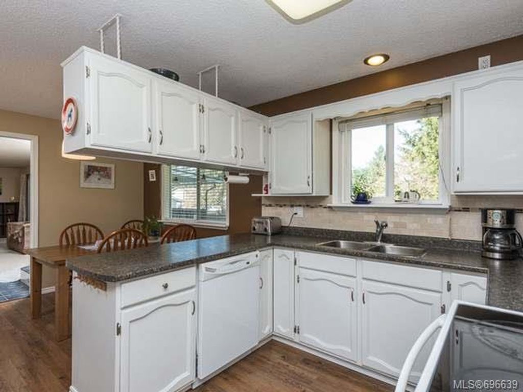 listing image 16045890326466564622